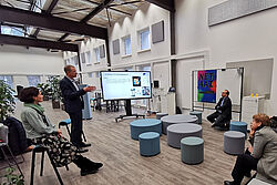 "AI meeting place" - State Secretary Dünow informs himself about AI activities at the TH Wildau