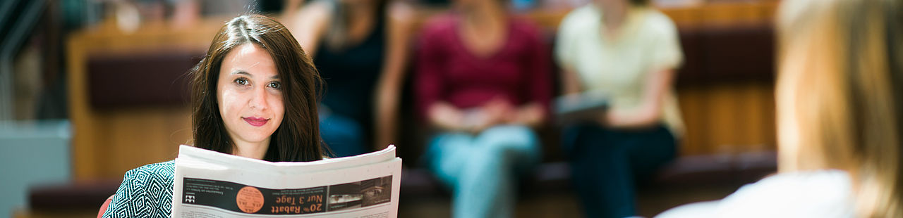 Studierende in der Bibliothek an der TH Wildau