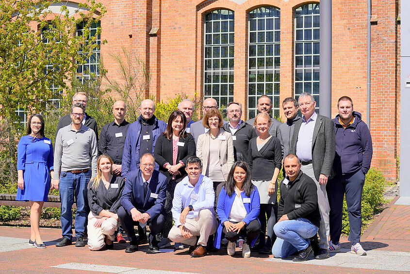 Teilnehmerinnen und Teilnehmer beim Gruppenfoto zur Eröffnung der Wildau International Week