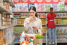 Supermarket und Einkauf nach Liste