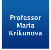 Weißer Schriftzug "Professor Maria Krikunova" auf blauem Hintergrund.