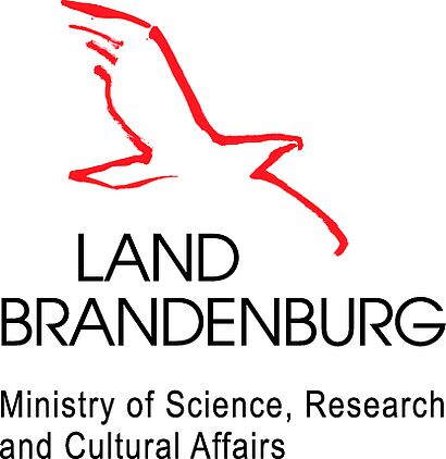 Förderlogo des Ministeriums für Wissenschaft, Forschung und Kultur des Landes Brandenburg mit rotem Adler und schwarzem Schriftzug.