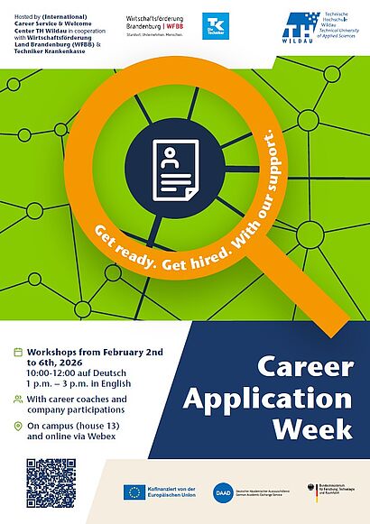 Das Plakat macht Werbung für die Career. Application. Week. und zeigt neben dem Logo, das eine Lupe ist, die auf einen Lebenslauf zoomt, auch die zeitliche und räumlich Rahmung inkl. Hosts und Förderer