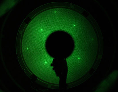 Helle Beugungsspots auf grün phosphoreszierendem Leuchtschirm