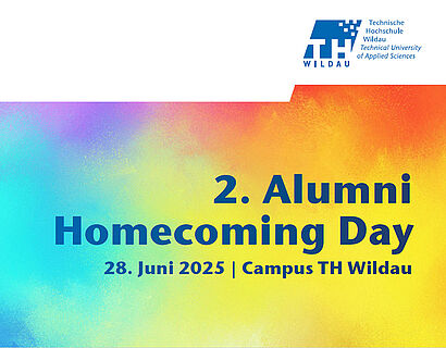 Schriftzug zum 2. Alumni Homecoming Day auf farblichem Hintergrund mit Regenbogenfarben