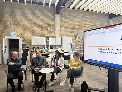 Vier Alumni auf dem Podium des Events THtalk Alumni x Studi.