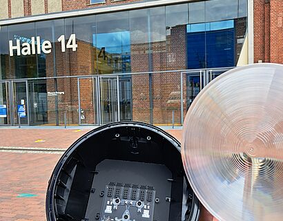 Lichtsignal hinter Linse