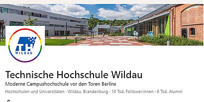 Campusbild der TH Wildau mit rundem Logo blau auf weiß