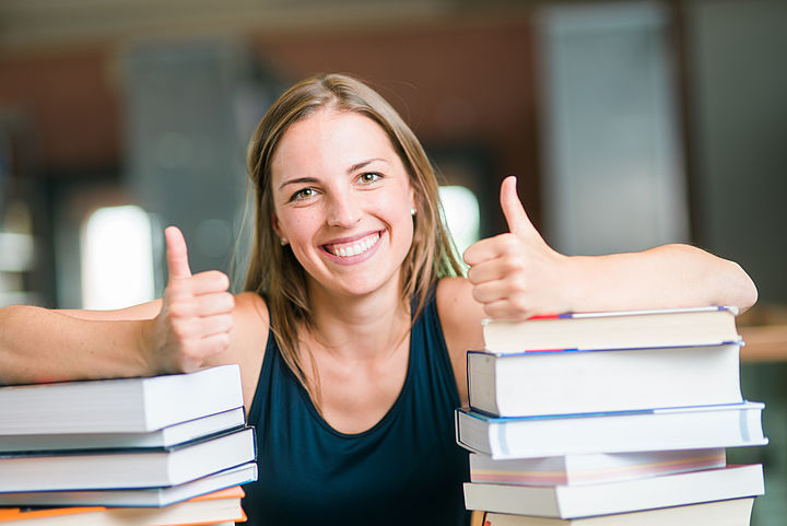 Bücher und Lächeln
